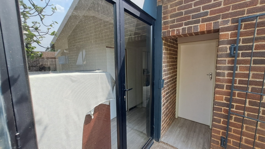 5 Bedroom Property for Sale in Langenhovenpark Free State